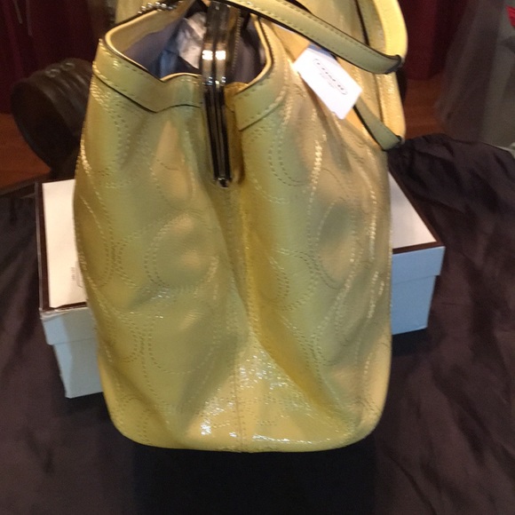 💜Yellow Large Patent Leather Coach Satchel💜 - Picture 5 of 8